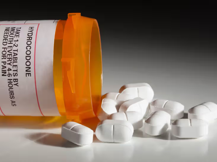 Lose Pills nurse giving medication patient Best Hydrocodone Online in Phoenix, Arizona